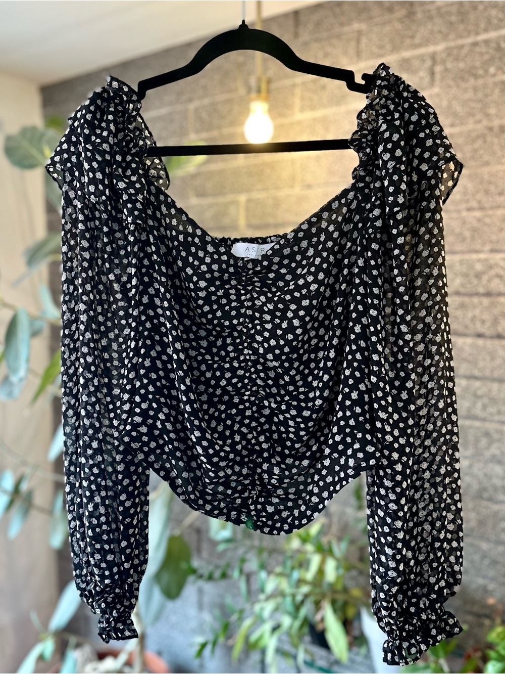 ASTR The Label Ruched Black Ivory Ditsy Crop Top